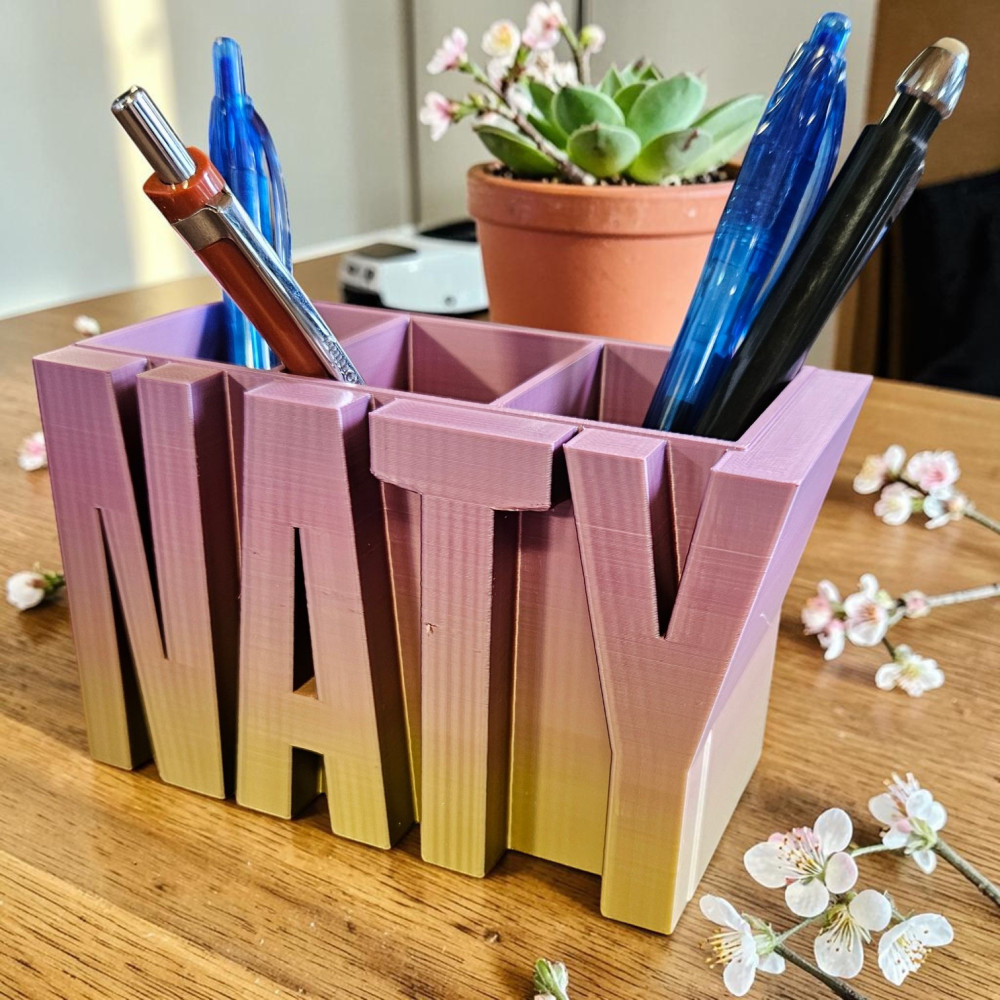 Suport pentru creioane, personalizat cu nume